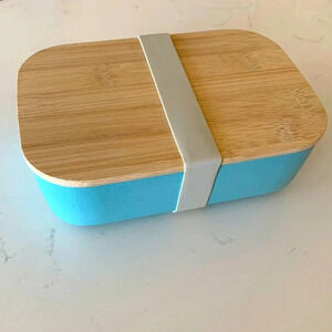 NWT SMALL BAMBOO TOP BLUE MELAMINE BOTTOM BENTO BOX WITH ELASTIC CLOSURE